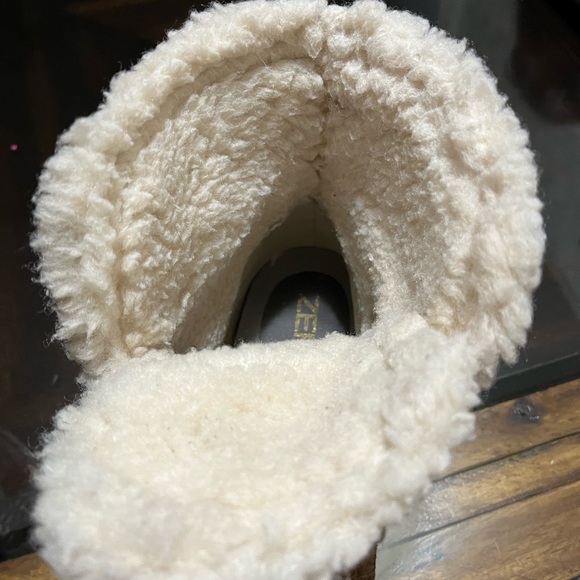 Cole Haan Womens Zerogrand Suede Waterproof Shearling Chukka Boots. Size 7 - Picture 16 of 16